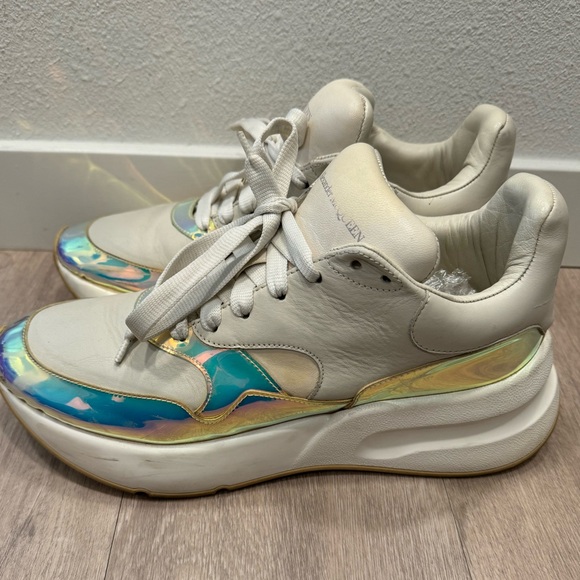 Alexander McQueen - Picture 6 of 15